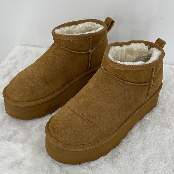 CUSHIONAIRE WOMENS SIZE 7.5 M Cozy Tan Suede Ankle Boots - Picture 2 of 10